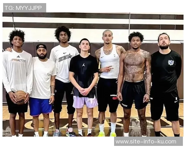 奥特谈缺少布克与杰伦格林对半场进攻的影响感到无奈与困惑